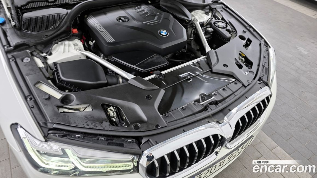 BMW 5-Series 530i Luxury, 2023