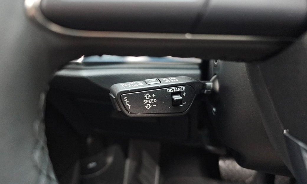 Audi Q3 35 TDI Premium, 2025