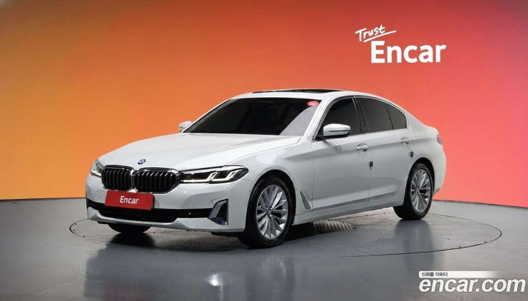 BMW 5-Series 520i Luxury, 2022