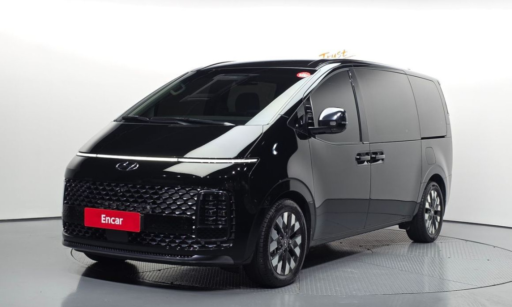 Hyundai Staria 4WD Lounge 7-Seater, 2024