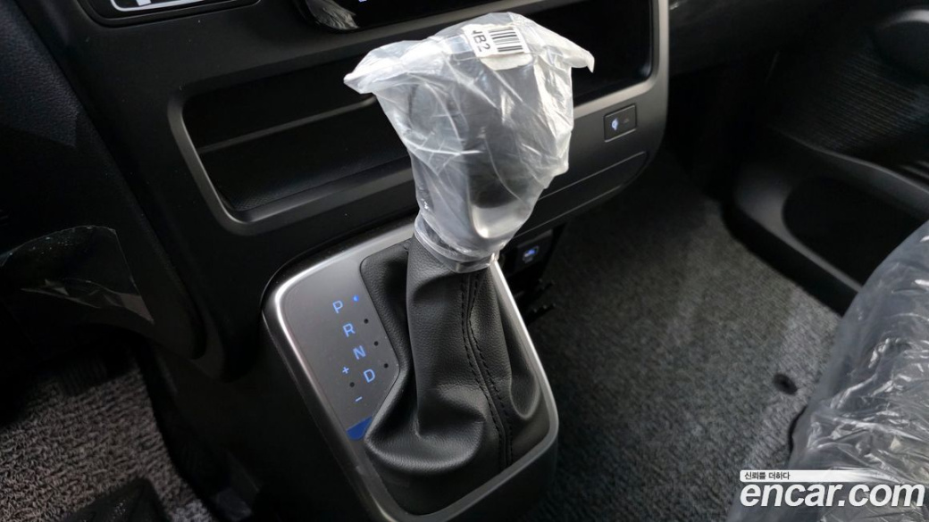 Hyundai Staria 4WD Tourer 9-Seater, 2025