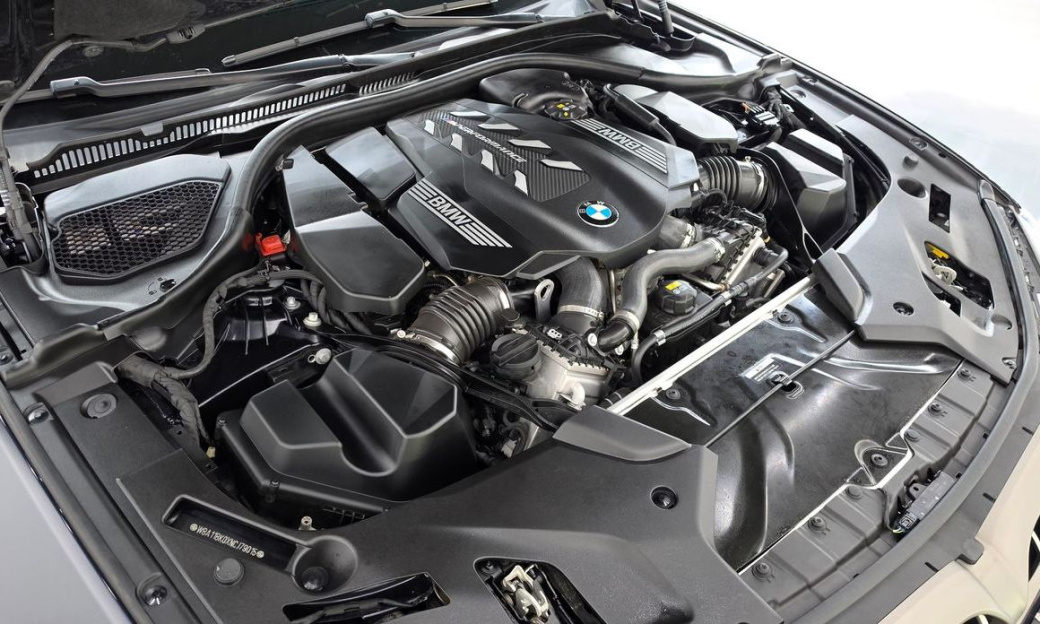 BMW 5-Series M550i xDrive, 2022