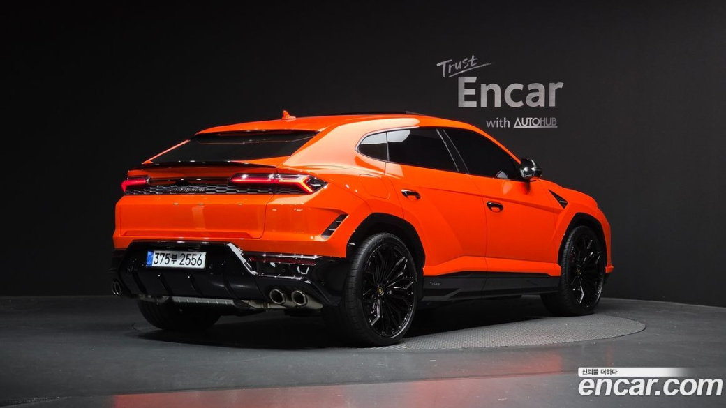 Lamborghini Urus 4.0 V8 SE, 2025