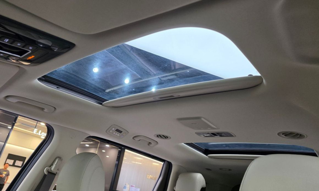 Kia Carnival 11-Seater Signature, 2023