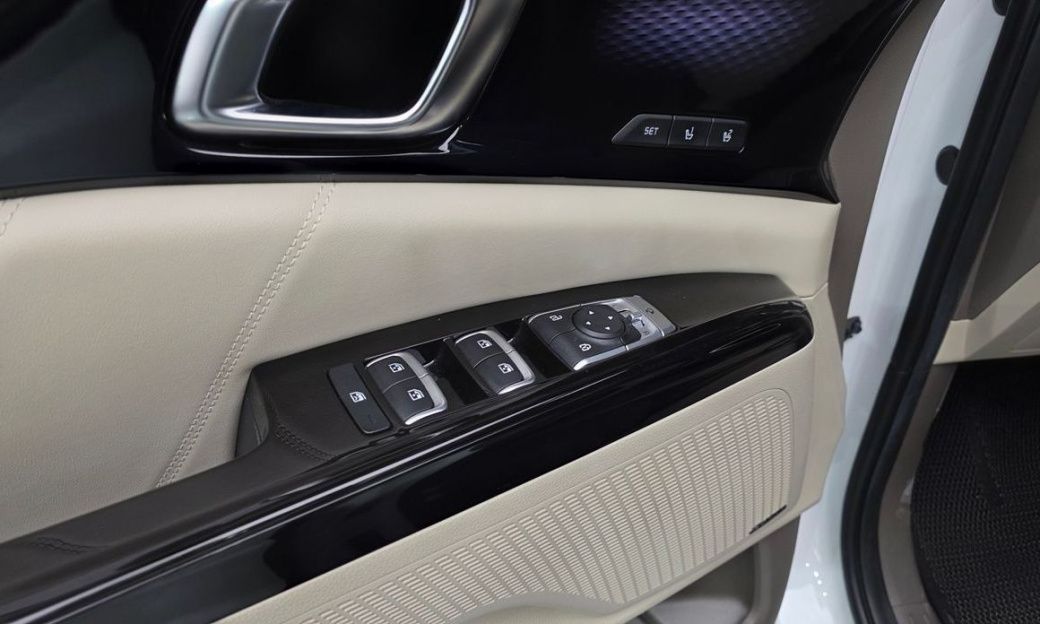 Kia Carnival 9-Seater Signature, 2023