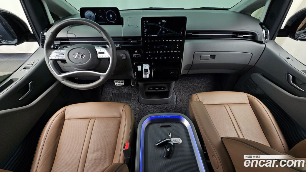 Hyundai Staria 4WD Lounge 9-Seater, 2023