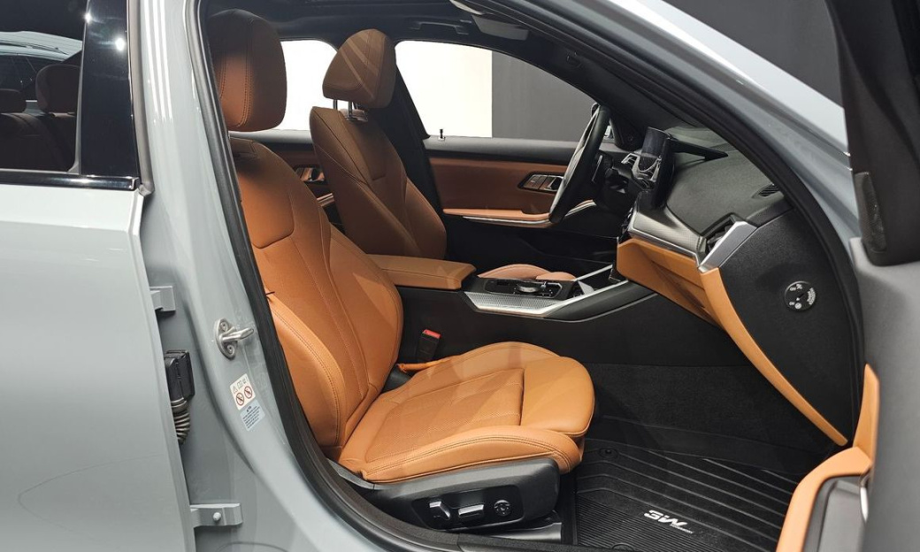 BMW 3-Series 320i M Sport, 2024