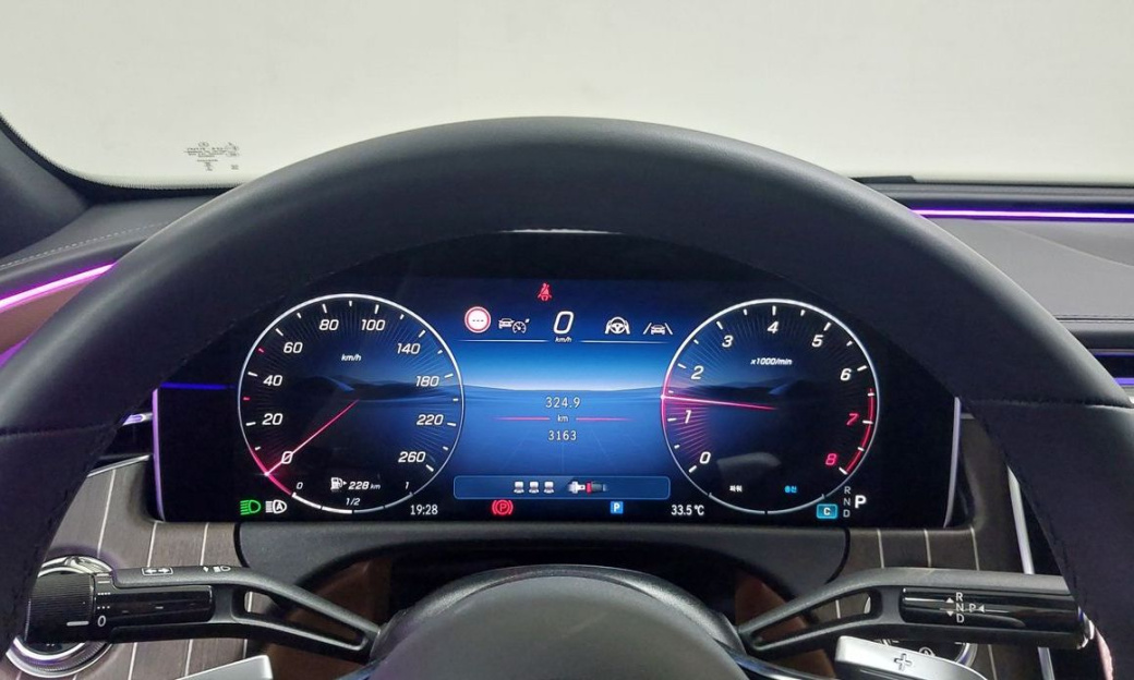 Mercedes-Benz E-Class E300 4MATIC Exclusive, 2026