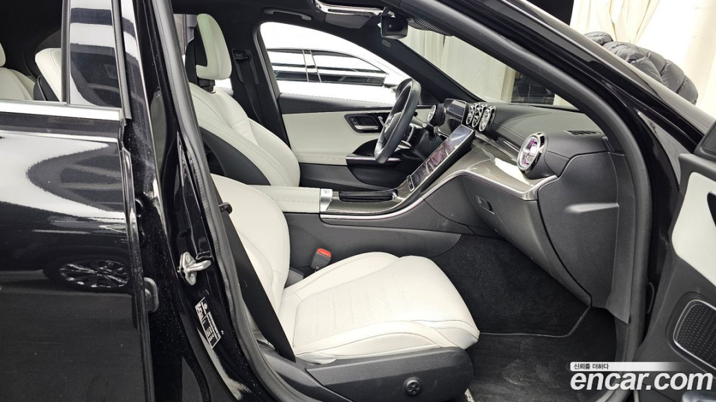 Mercedes-Benz C-Class C300 4MATIC AMG Line, 2023
