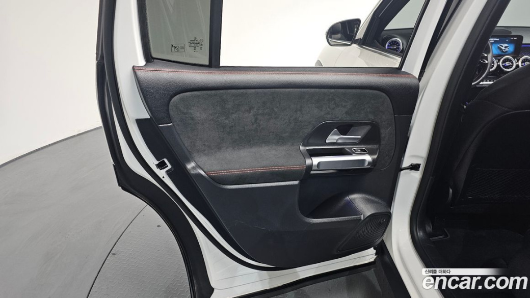 Mercedes-Benz GLB-Class GLB250 4MATIC, 2025
