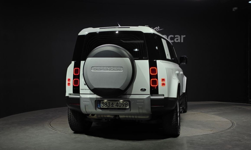 Land Rover Defender 110 D250 S, 2022