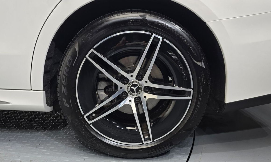 Mercedes-Benz E-Class E200 AMG Line, 2026