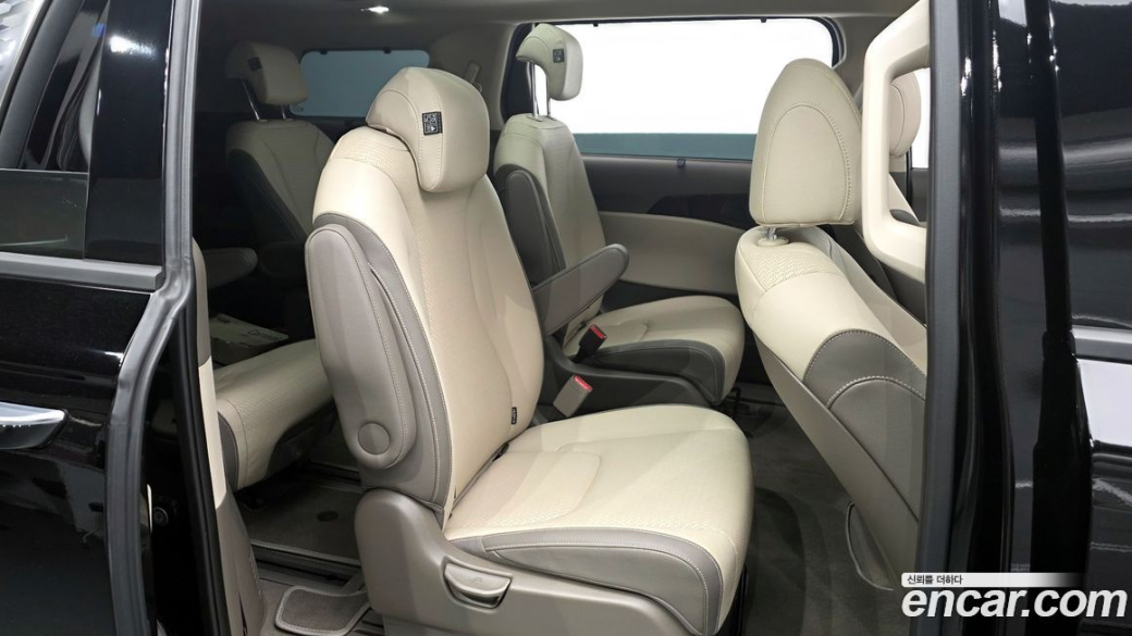 Kia Carnival 9-Seater Signature, 2025