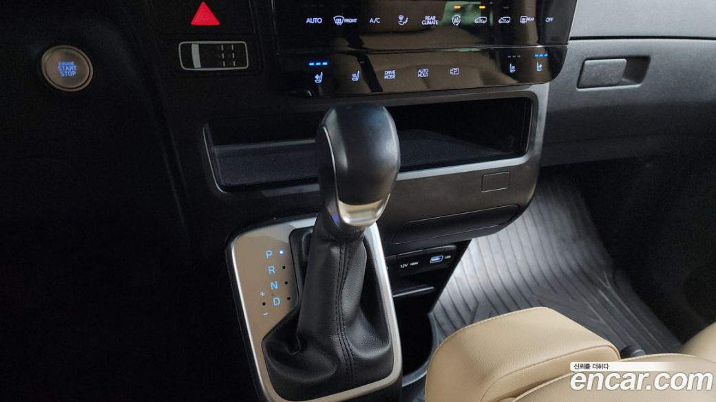 Hyundai Staria 4WD Tourer 9-Seater, 2023