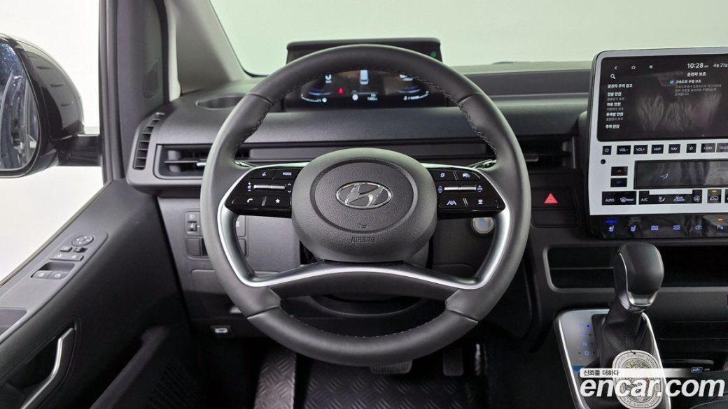 Hyundai Staria Tourer 11-Seater, 2024