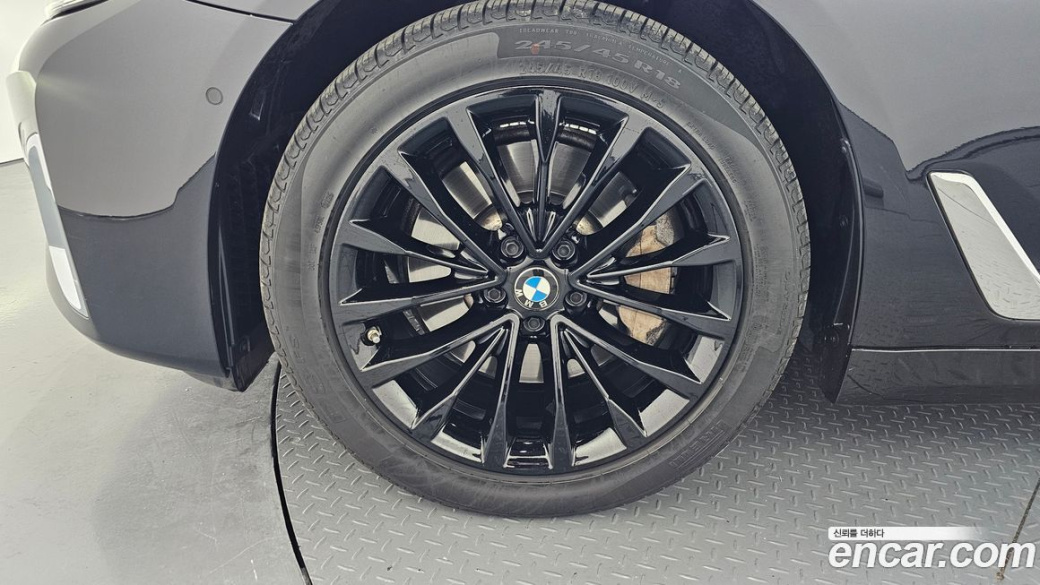 BMW 5-Series 530i Luxury, 2022