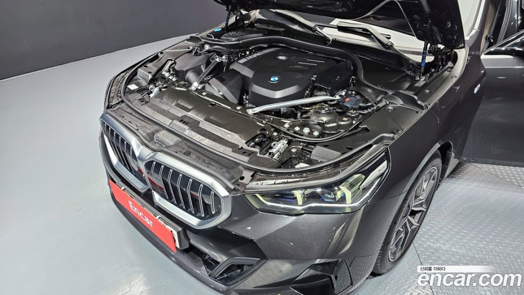 BMW 5-Series 520i, 2024