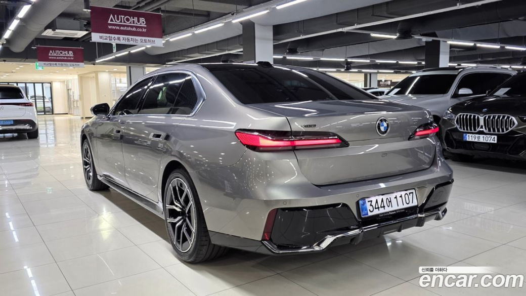 BMW 7-Series 740i xDrive M Sport, 2025