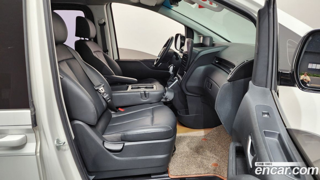 Hyundai Staria 4WD Tourer 9-Seater, 2024