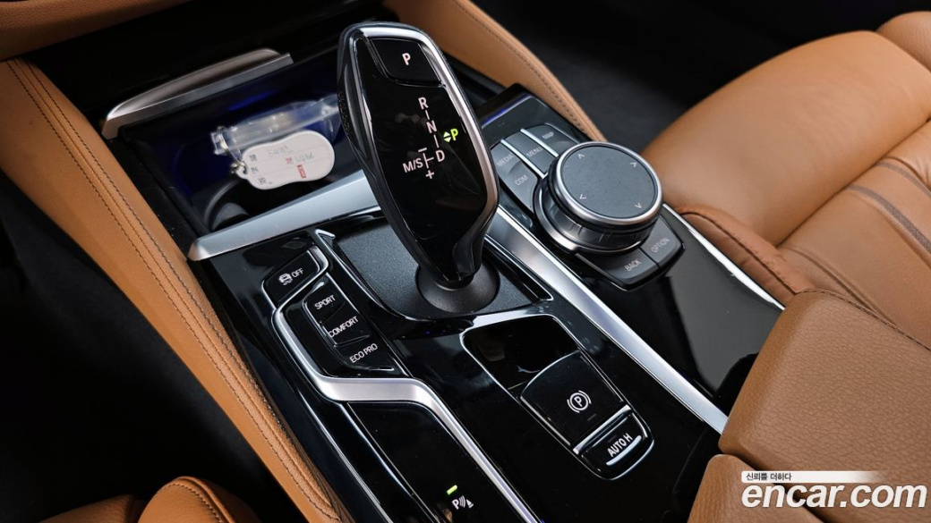 BMW 5-Series 520i Luxury, 2022