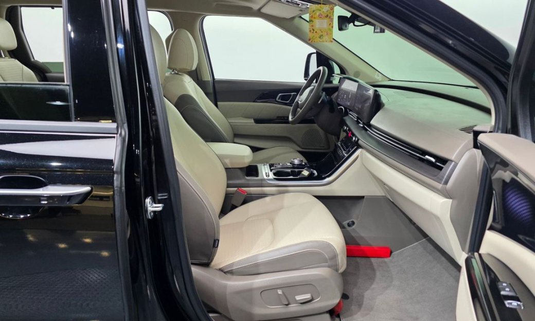 Kia Carnival 11-Seater Signature, 2023
