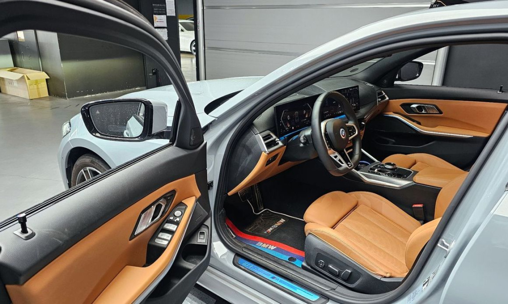 BMW 3-Series 320i M Sport, 2025