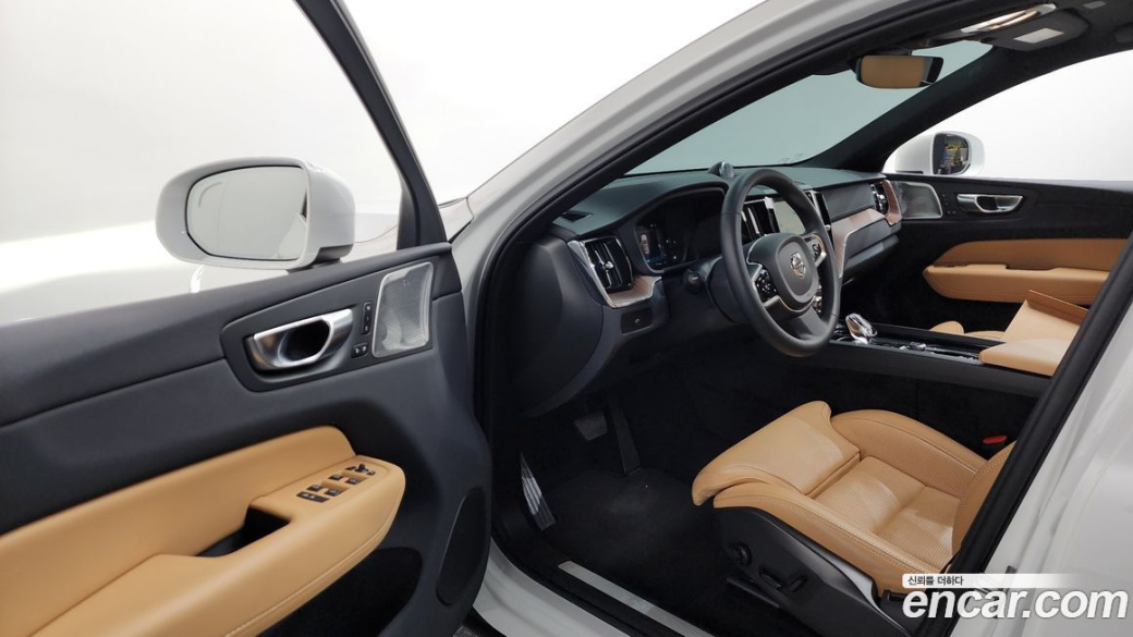 Volvo XC60 B5 Ultimate Bright, 2024