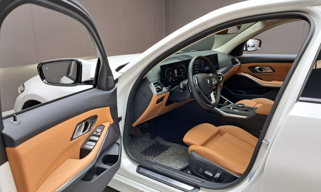 BMW 3-Series 320i, 2024