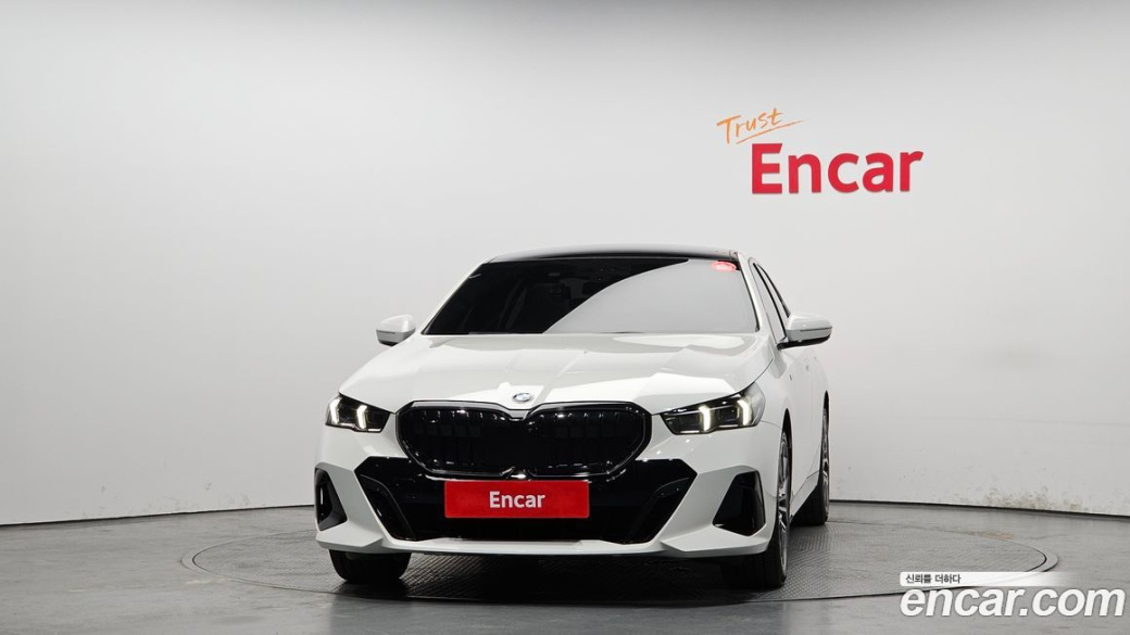 BMW 5-Series 520i M Sport, 2025