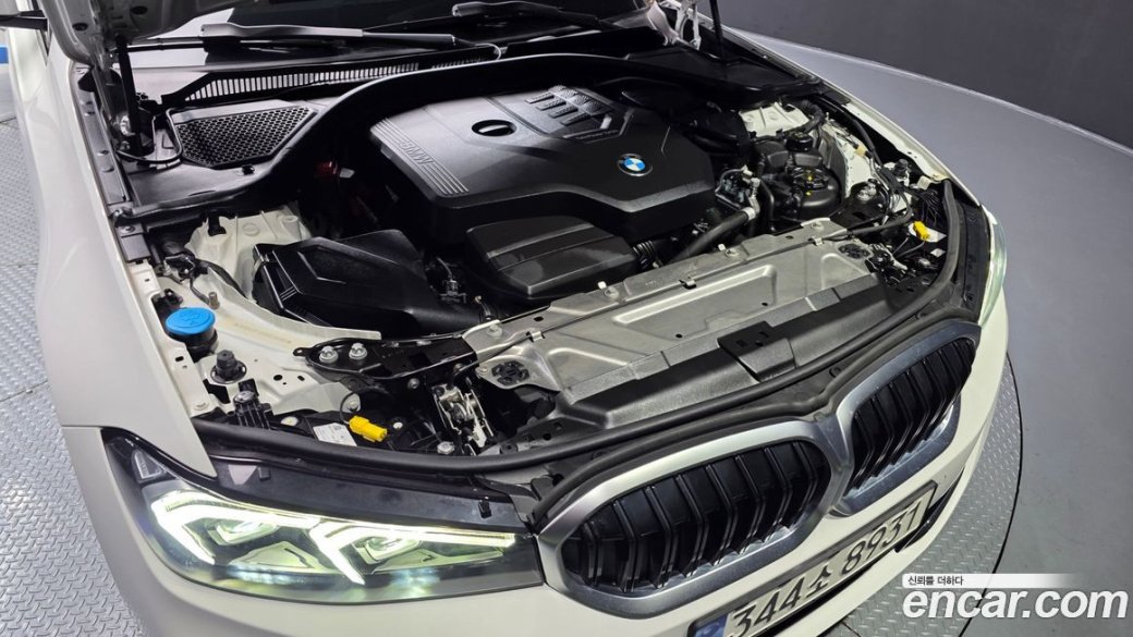 BMW 3-Series 320i, 2024