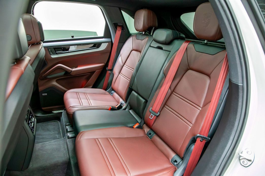 Porsche Cayenne 3.0, 2024