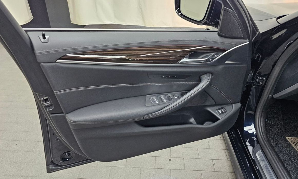 BMW 5-Series 520i M Sport, 2022