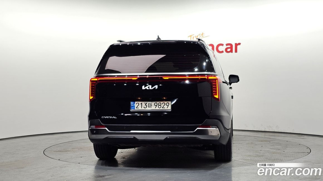 Kia Carnival 9-Seater Signature, 2024