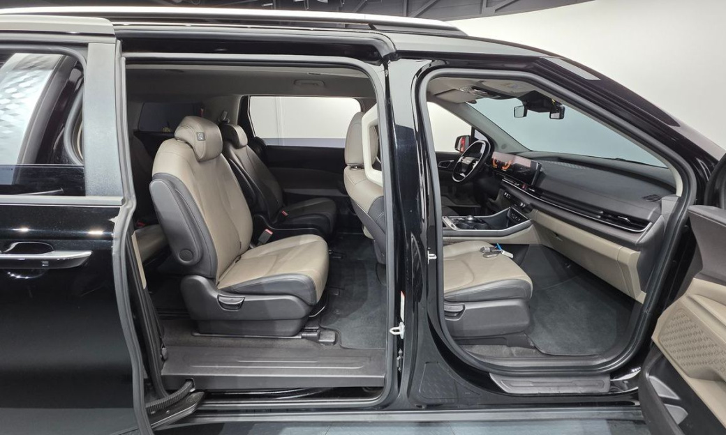Kia Carnival 9-Seater Prestige, 2025