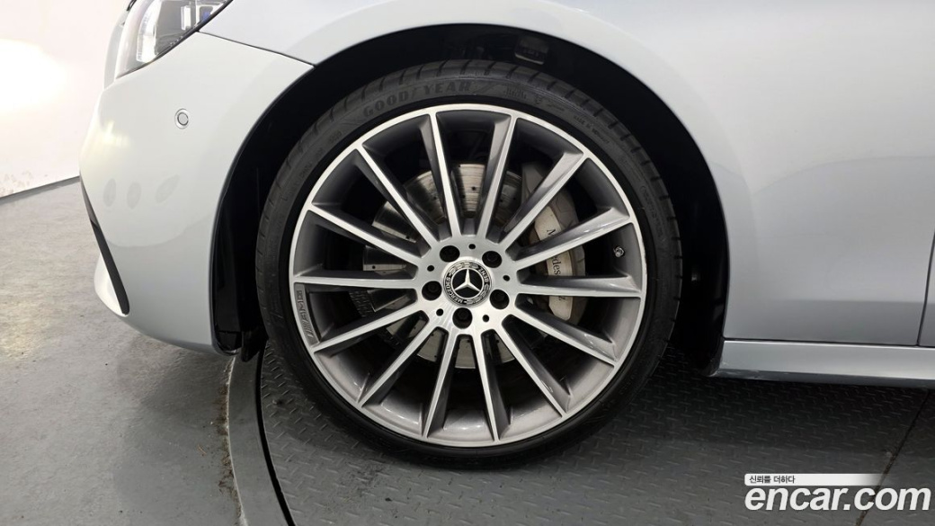 Mercedes-Benz E-Class E350 4MATIC AMG Line, 2022