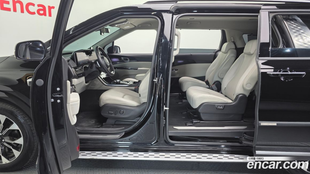 Kia Carnival 9-Seater Signature, 2023