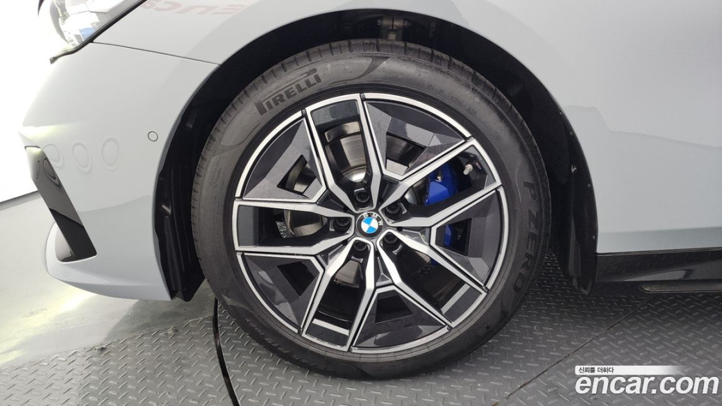 BMW 5-Series 520i M Sport, 2025