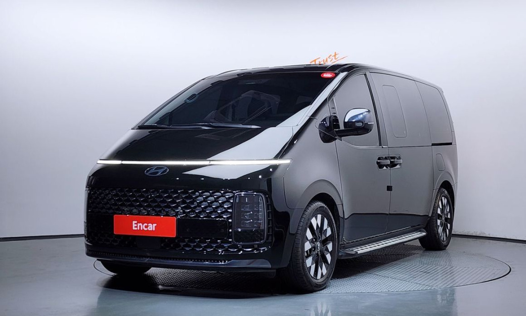 Hyundai Staria 4WD Lounge 7-Seater, 2025