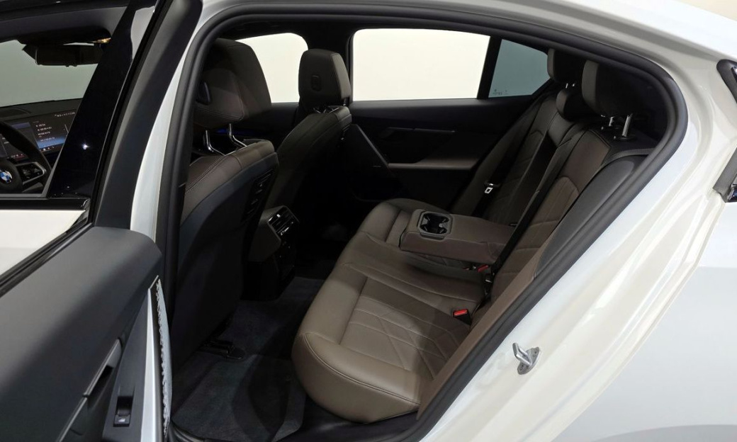 BMW 5-Series 520i M Sport, 2025