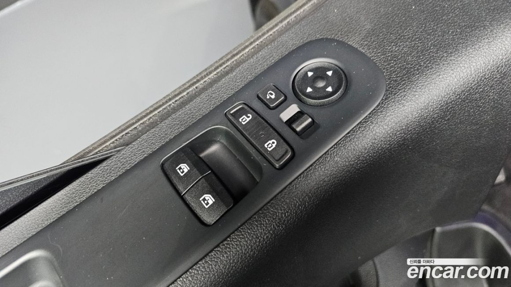 Hyundai Staria 4WD Lounge 9-Seater, 2022