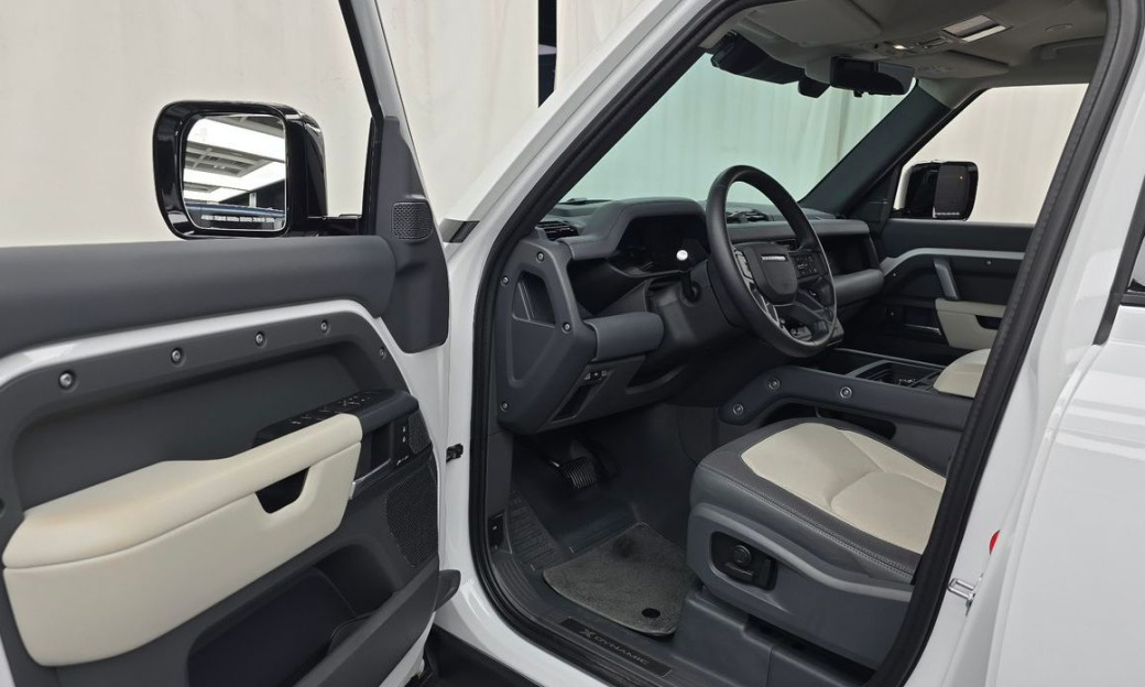 Land Rover Defender 110 P300 X-Dynamic SE, 2024