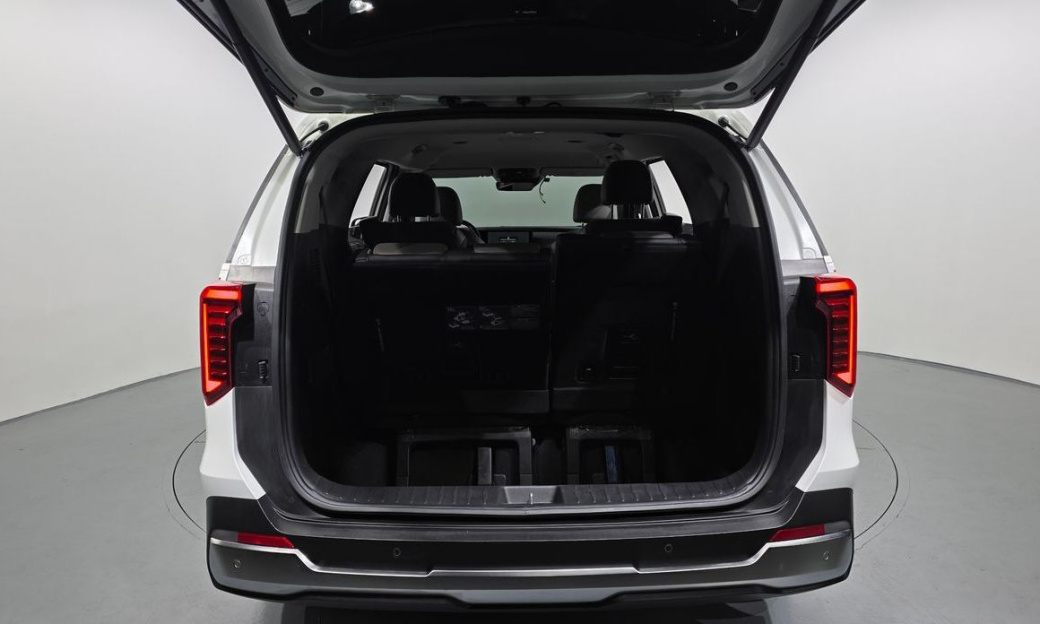 Kia Carnival 7-Seater Outdoor, 2025