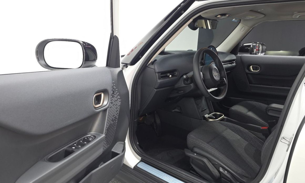 Mini Cooper 5Door Essential, 2025
