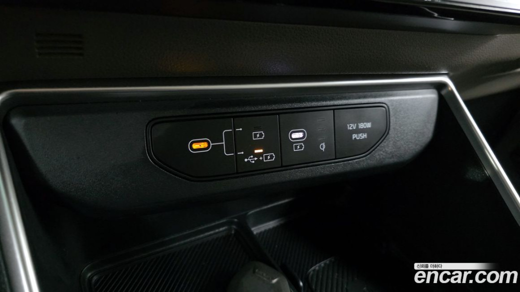 Kia Carnival 9-Seater Prestige, 2024