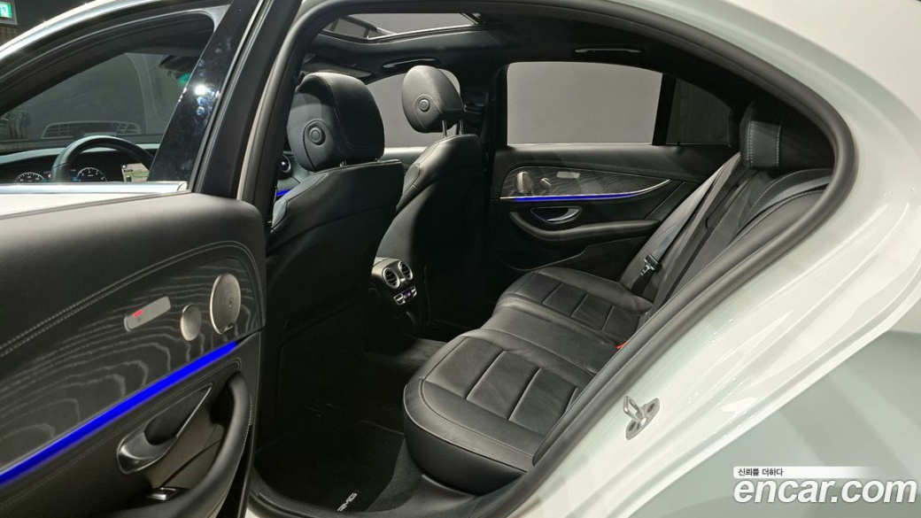 Mercedes-Benz E-Class E350 4MATIC AMG Line, 2022