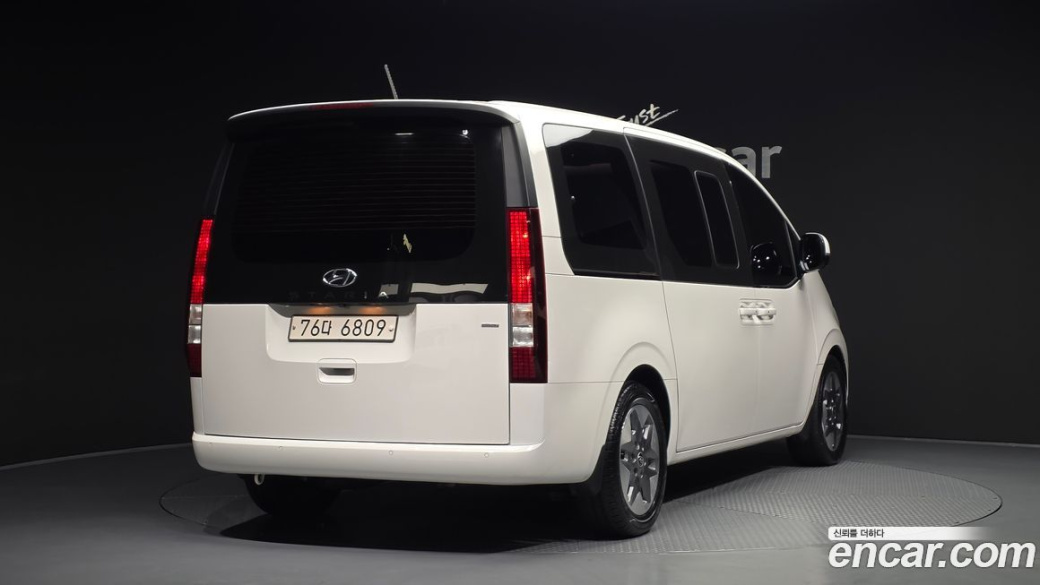 Hyundai Staria 4WD Tourer 11-Seater, 2022