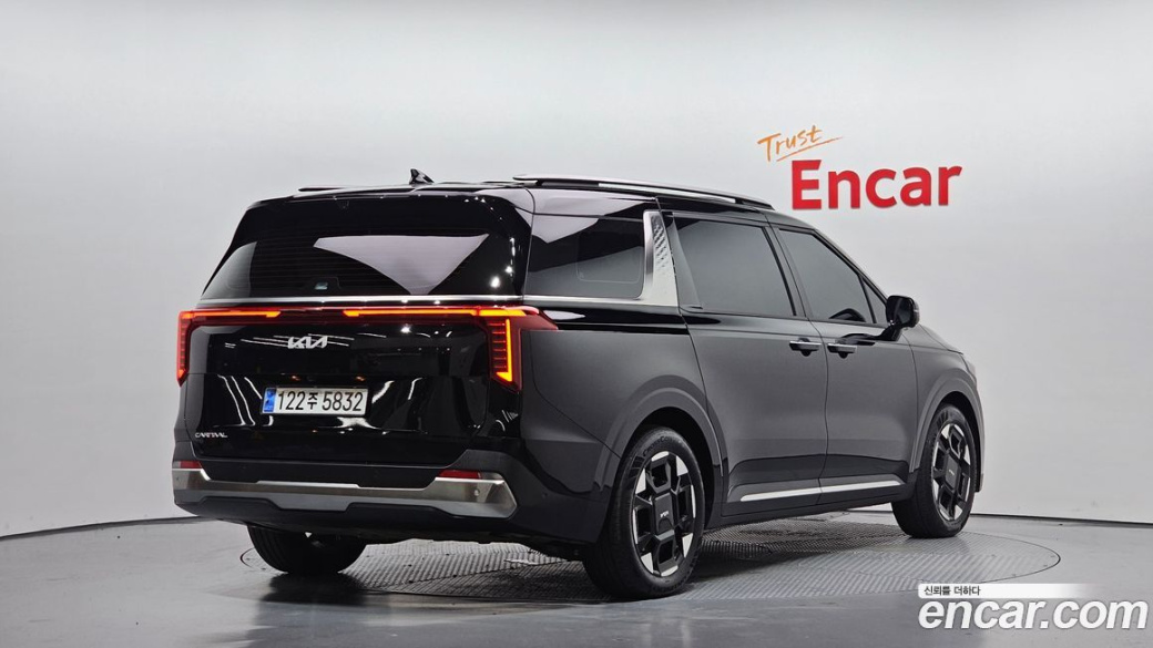 Kia Carnival 9-Seater Signature, 2024