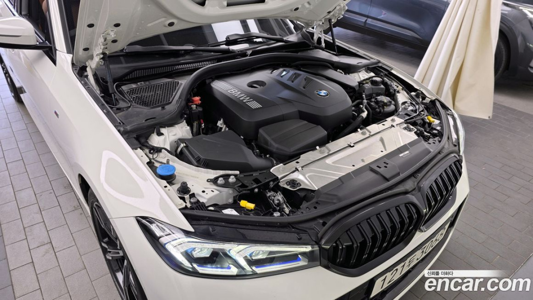 BMW 3-Series 320i M Sport, 2025