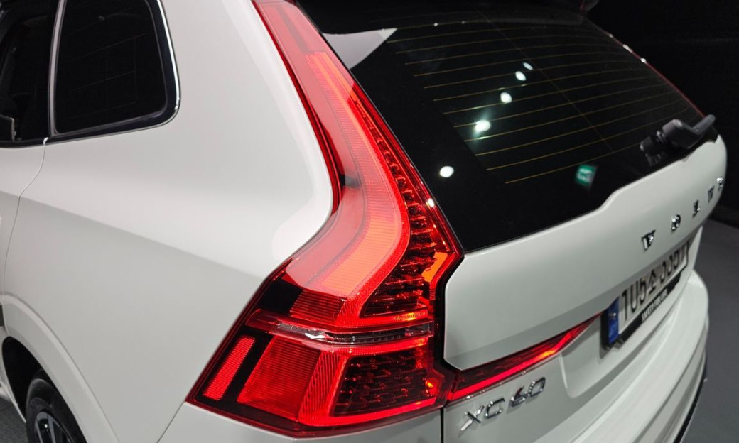 Volvo XC60 B6 Ultra Bright, 2025
