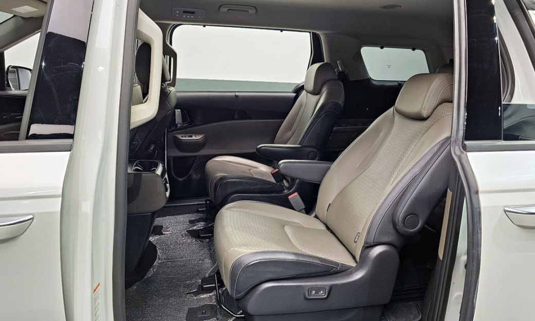 Kia Carnival 9-Seater Signature, 2025